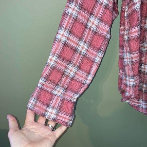 American Eagle Outfitters White and Pink Button Down Shirt - Picture 5 of 12